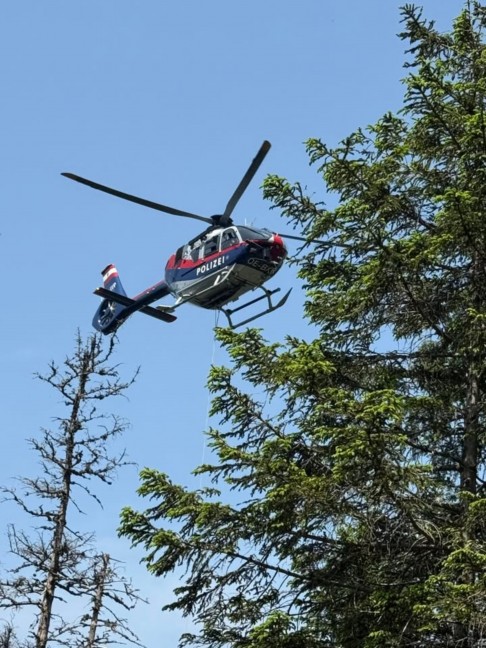 Sprengung: Einsatz der Polizei im hochalpinen Gelnde am Hochlecken bei Steinbach am Attersee