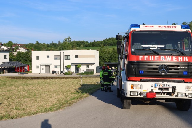Flurbrand: Brand einer Wiese in einer Siedlung in Sipbachzell rasch gelscht