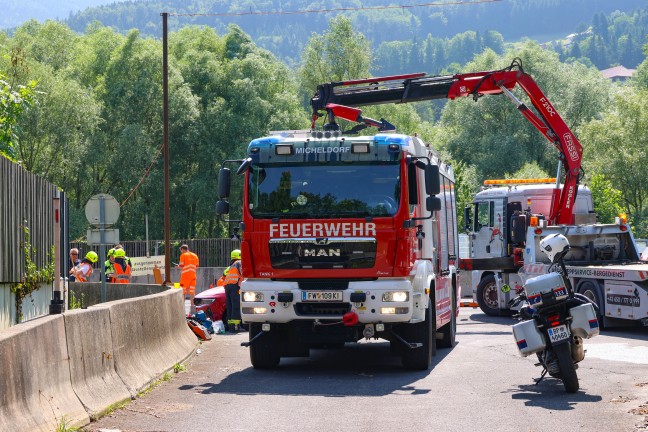 Auto berschlagen: Schwerer Verkehrsunfall auf Pyhrnautobahn bei Inzersdorf im Kremstal