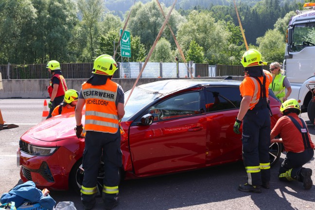 Auto berschlagen: Schwerer Verkehrsunfall auf Pyhrnautobahn bei Inzersdorf im Kremstal