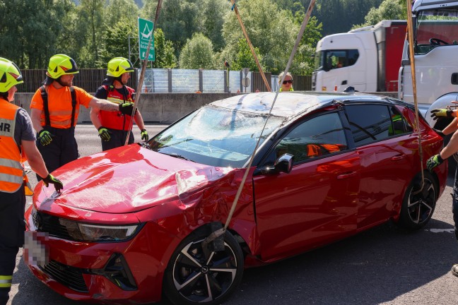 Auto berschlagen: Schwerer Verkehrsunfall auf Pyhrnautobahn bei Inzersdorf im Kremstal
