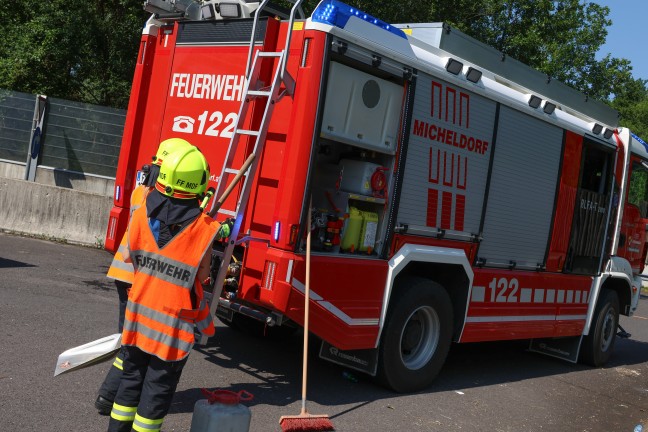 Auto berschlagen: Schwerer Verkehrsunfall auf Pyhrnautobahn bei Inzersdorf im Kremstal
