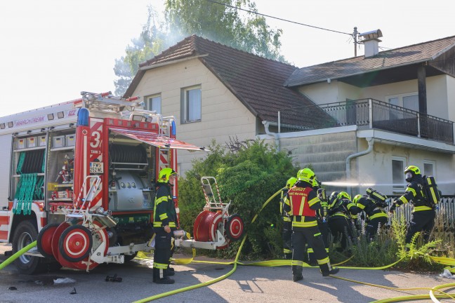 Brand bei Garage: �bergreifen der Flammen auf Wohnhaus in Marchtrenk in letzter Minute verhindert