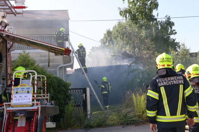 Brand bei Garage: �bergreifen der Flammen auf Wohnhaus in Marchtrenk in letzter Minute verhindert