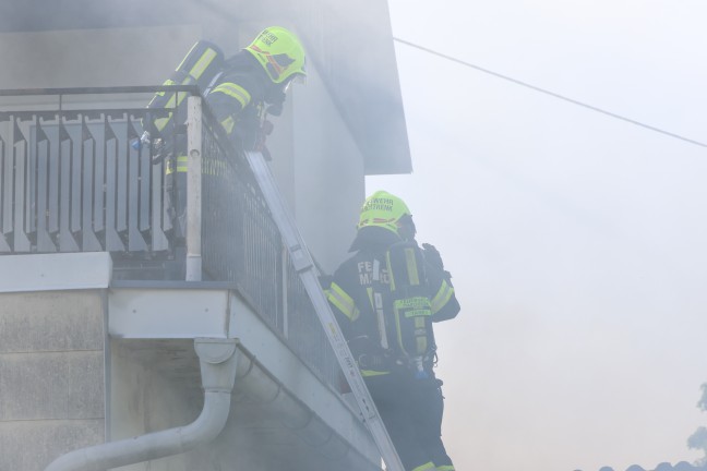 Brand bei Garage: �bergreifen der Flammen auf Wohnhaus in Marchtrenk in letzter Minute verhindert