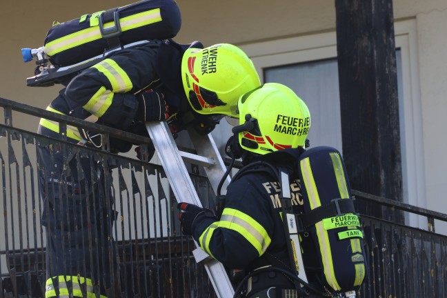 Brand bei Garage: �bergreifen der Flammen auf Wohnhaus in Marchtrenk in letzter Minute verhindert