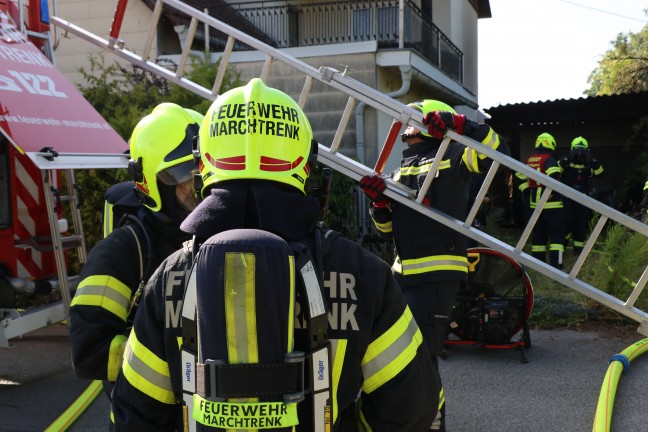 Brand bei Garage: �bergreifen der Flammen auf Wohnhaus in Marchtrenk in letzter Minute verhindert