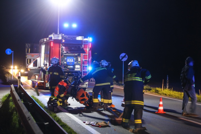 Mopedlenkerin bei Verkehrsunfall auf der Pyhrnpass Straße in Sattledt verletzt