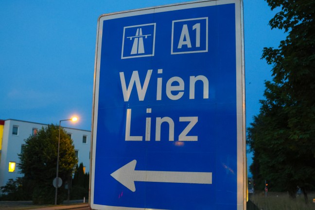 240 km/h: Verfolgungsjagd mit der Polizei endet auf Westautobahn in Sattledt mit heftigem Crash