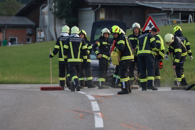 Schwerer Crash zwischen zwei Autos in Ottnang am Hausruck