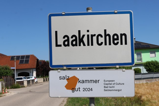 Sechs Feuerwehren zu Garagenbrand nach Laakirchen alarmiert