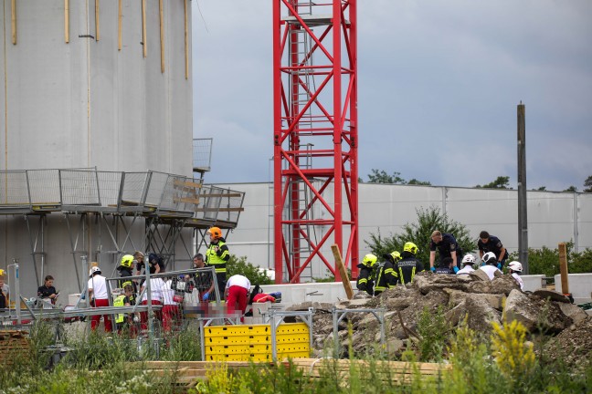 Arbeitsunfall auf Baustelle in Marchtrenk fordert zwei Schwerverletzte