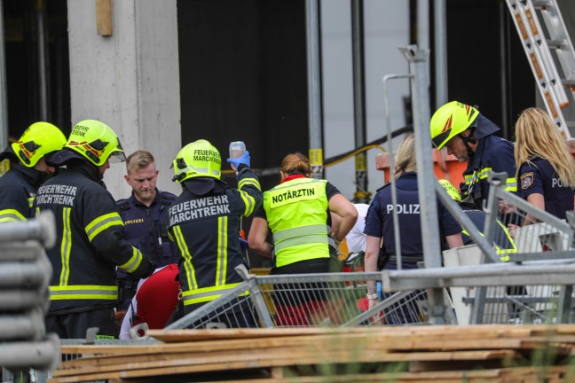 Arbeitsunfall auf Baustelle in Marchtrenk fordert zwei Schwerverletzte