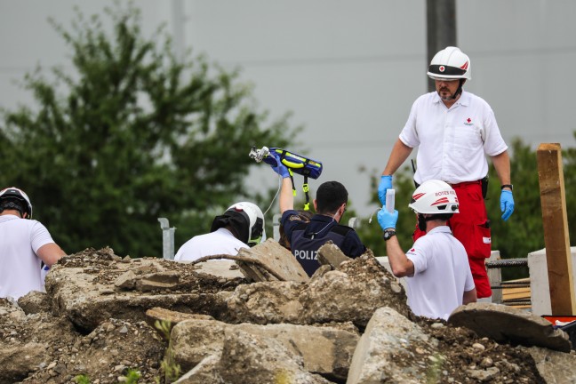 Arbeitsunfall auf Baustelle in Marchtrenk fordert zwei Schwerverletzte