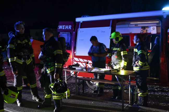 Drei Feuerwehren bei Brand in einer Backstube in Vorchdorf im Einsatz