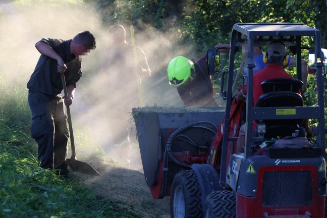 Anh�nger umgest�rzt: L�ngere Bergeaktion nach Unfall eines Traktorgespanns in Offenhausen