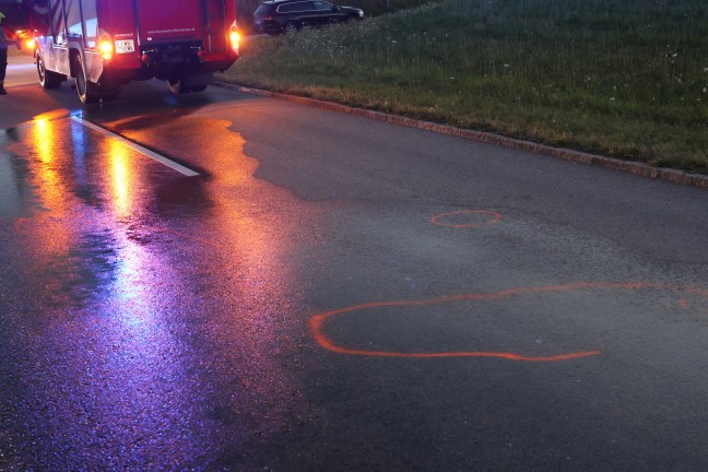 Tragischer Crash: Radfahrerin (13) bei Kollision mit PKW in Offenhausen t�dlich verletzt