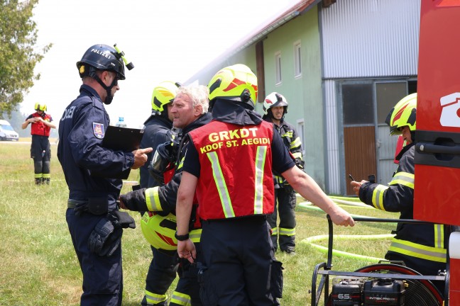 Gro�brand: Elf Feuerwehren bei Brand eines Wirtschaftsgeb�udes in St. Aegidi im Einsatz