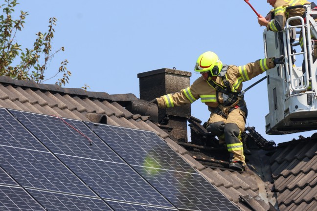Sechs Feuerwehren bei Brand im Dachbereich eines Wohnhauses in Kematen an der Krems im Einsatz