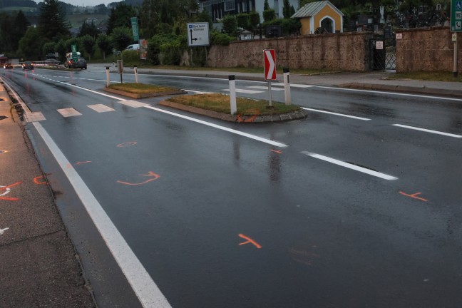 T�dlicher Verkehrsunfall: Fu�g�nger (92) auf Salzkammergutstra�e in Altm�nster von PKW erfasst