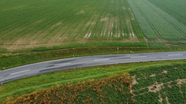 Auto�berschlag: PKW bei Sierning von Stra�e abgekommen und am Dach liegend im Feld gelandet