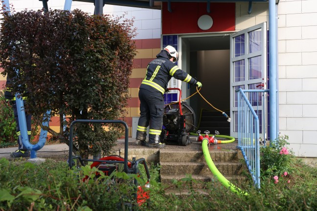Vier Feuerwehren bei Brand in einer Wohnung eines Mehrparteienwohnhauses in Leonding im Einsatz