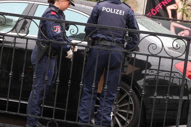 Wels-Innenstadt: Einsatz eines Flie�wasserretters bei Sicherstellung einer Waffe im Welser M�hlbach