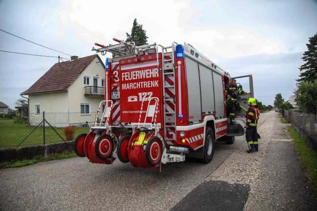 Einsatzkr�fte zu vermeintlichem Gasaustritt im Keller eines Wohnhauses in Marchtrenk alarmiert