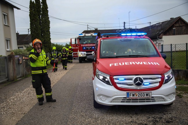 Einsatzkr�fte zu vermeintlichem Gasaustritt im Keller eines Wohnhauses in Marchtrenk alarmiert