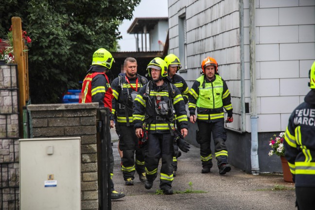Einsatzkr�fte zu vermeintlichem Gasaustritt im Keller eines Wohnhauses in Marchtrenk alarmiert