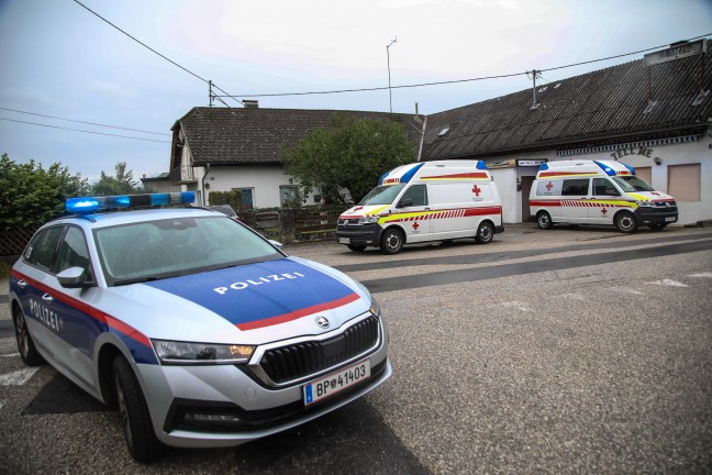 Einsatzkr�fte zu vermeintlichem Gasaustritt im Keller eines Wohnhauses in Marchtrenk alarmiert