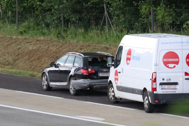 Schwer eingeklemmt: Schwierige Rettungsaktion bei Unfall auf Westautobahn in Eggendorf im Traunkreis