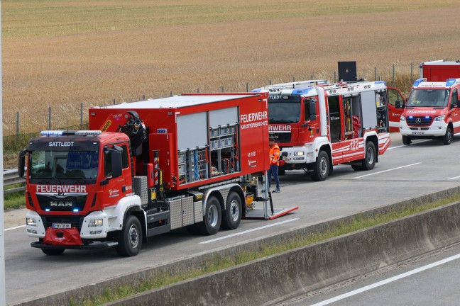 Schwer eingeklemmt: Schwierige Rettungsaktion bei Unfall auf Westautobahn in Eggendorf im Traunkreis