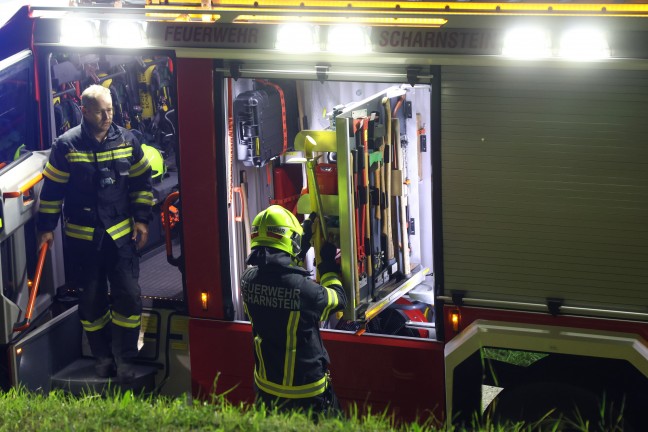 Drei Feuerwehren bei Zimmerbrand in einem Haus in Scharnstein im Einsatz