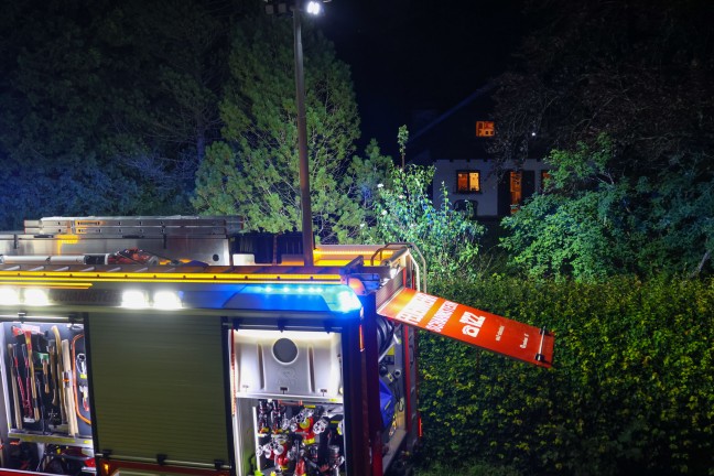 Drei Feuerwehren bei Zimmerbrand in einem Haus in Scharnstein im Einsatz