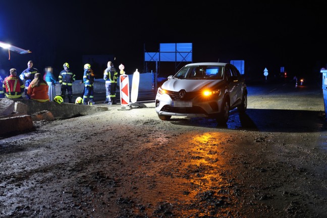 Absicherung fehlte: Auto auf Innviertler Stra�e bei Schl��lberg beinahe in Baugrube gest�rzt