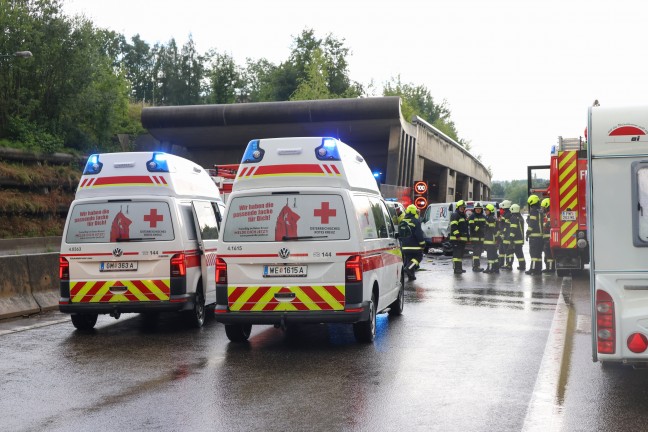 Vier Fahrzeuge in schweren Crash auf der Innkreisautobahn bei Steinhaus verwickelt
