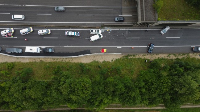 Vier Fahrzeuge in schweren Crash auf der Innkreisautobahn bei Steinhaus verwickelt