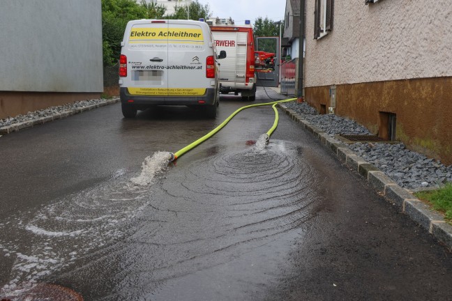 �berfluteter Keller eines Mehrparteienwohnhauses nach Gewitter mit Starkregen in Steinhaus