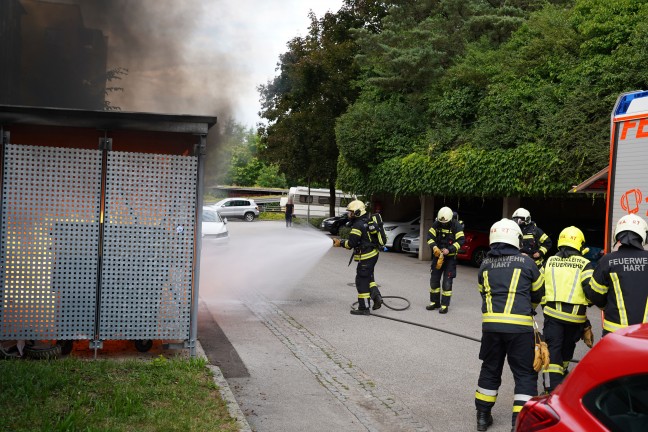 M�llinsel bei einer Wohnanlage in Leonding nahezu in Vollbrand