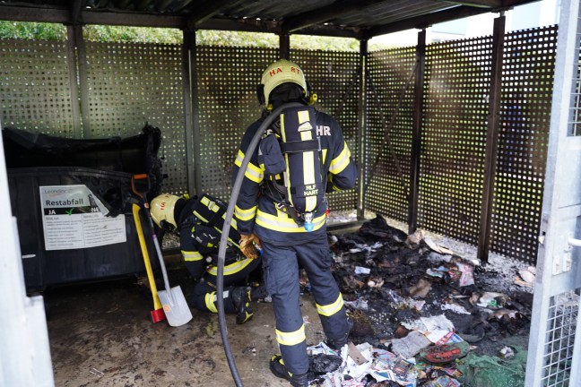 M�llinsel bei einer Wohnanlage in Leonding nahezu in Vollbrand