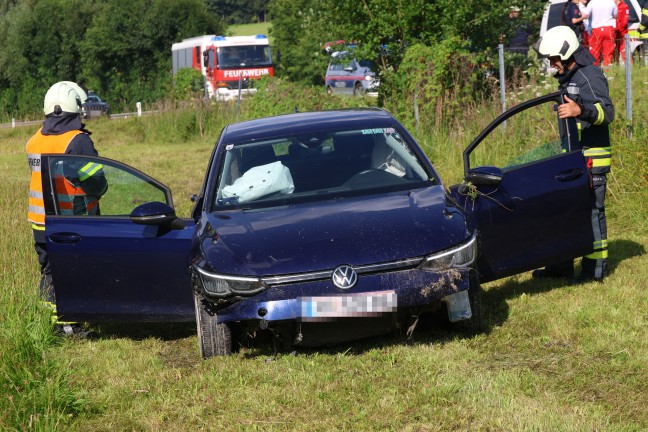Autolenkerin auf Rieder Stra�e bei St. Marienkirchen am Hausruck von Stra�e abgekommen