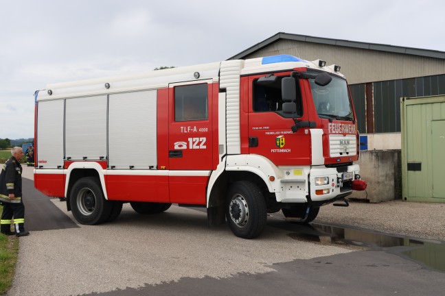 Sechs Feuerwehren bei Gasflaschenbrand in einer Werkst�tte in Pettenbach im Einsatz