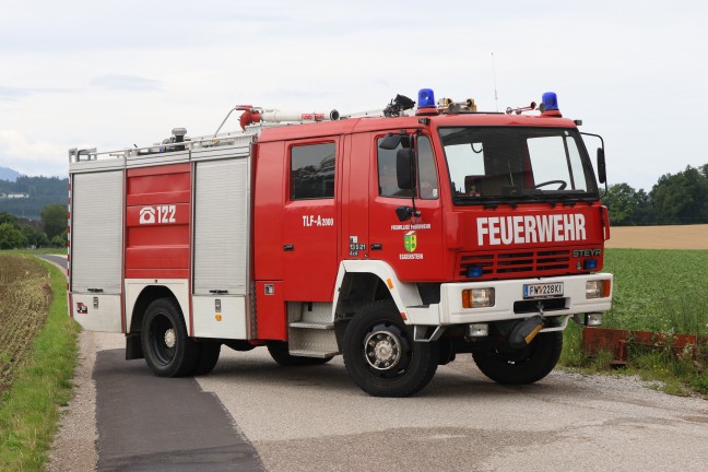 Sechs Feuerwehren bei Gasflaschenbrand in einer Werkst�tte in Pettenbach im Einsatz