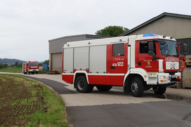 Sechs Feuerwehren bei Gasflaschenbrand in einer Werkst�tte in Pettenbach im Einsatz