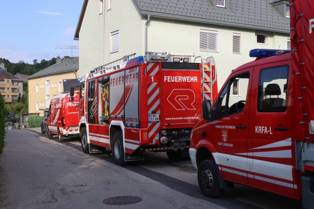 Einsatzkr�fte zu gemeldetem Deckeneinsturz in einem Mehrparteienwohnhaus in Laakirchen alarmiert