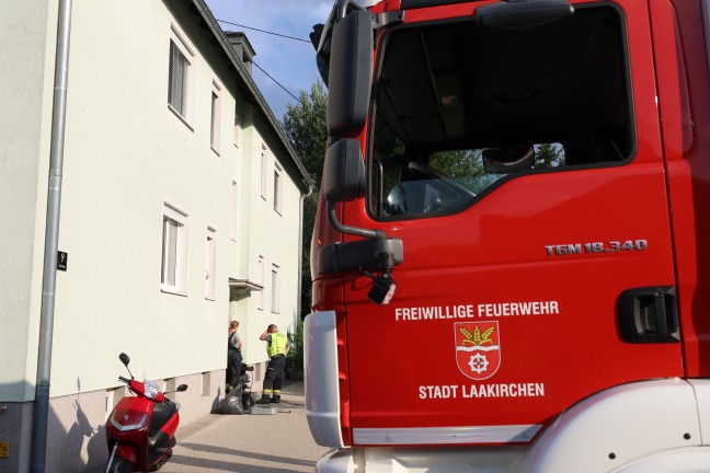 Einsatzkr�fte zu gemeldetem Deckeneinsturz in einem Mehrparteienwohnhaus in Laakirchen alarmiert