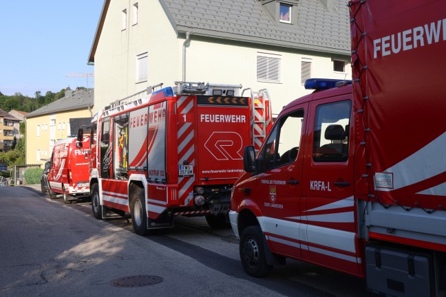 Einsatzkr�fte zu gemeldetem Deckeneinsturz in einem Mehrparteienwohnhaus in Laakirchen alarmiert