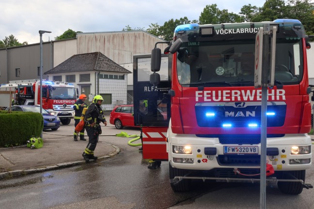 Kinderzimmer in Vollbrand: Gr��erer Einsatz bei Brand in einer Wohnanlage in V�cklabruck