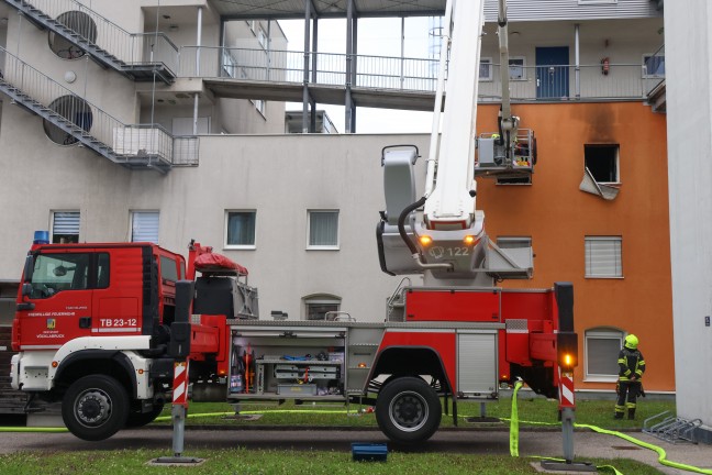 Kinderzimmer in Vollbrand: Gr��erer Einsatz bei Brand in einer Wohnanlage in V�cklabruck
